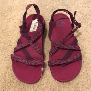 New with tag! Vionic purple strap sandals size 9